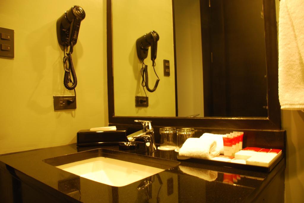 Amelie Hotel Manila Kültér fotó